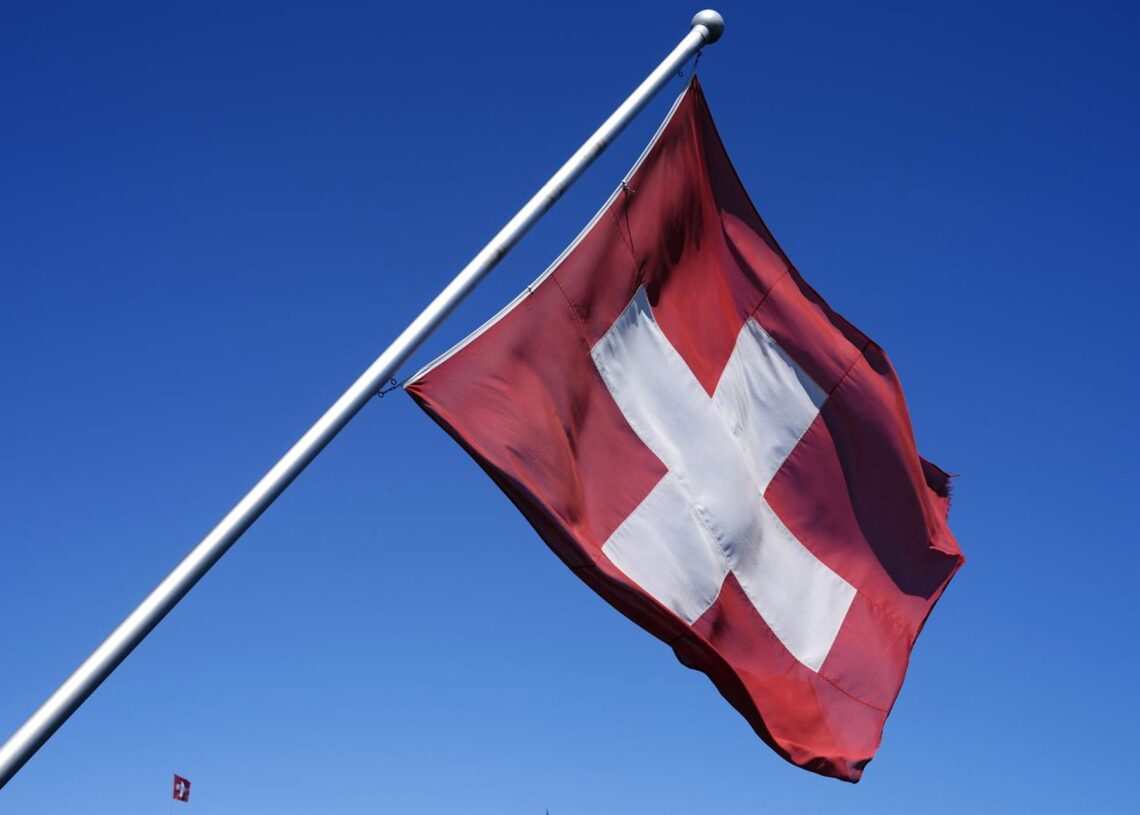 Archivo - 22 July 2025, Switzerland, Lancy: A Swiss flag is seen ahead of the UEFA Women's Euro 2025 semi-final soccer match between England and Italy at the Stade de Geneve. Photo: Nick Potts/PA Wire/dpaNick Potts/PA Wire/dpa - Archivo
