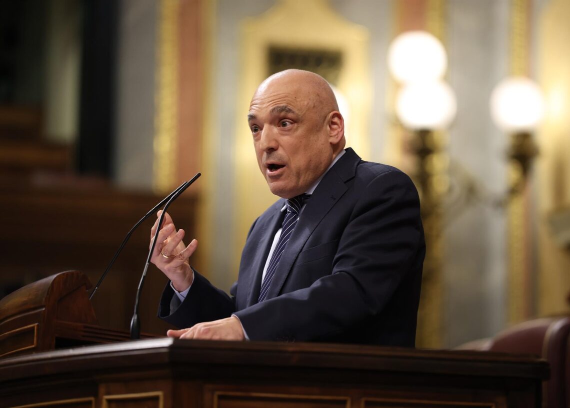 El diputado del PSOE Rafael Simancas interviene durante una sesión de control al Gobierno, en el Congreso de los Diputados, a 10 de diciembre de 2025, en Madrid (España). Alejandro Martínez Vélez - Europa Press