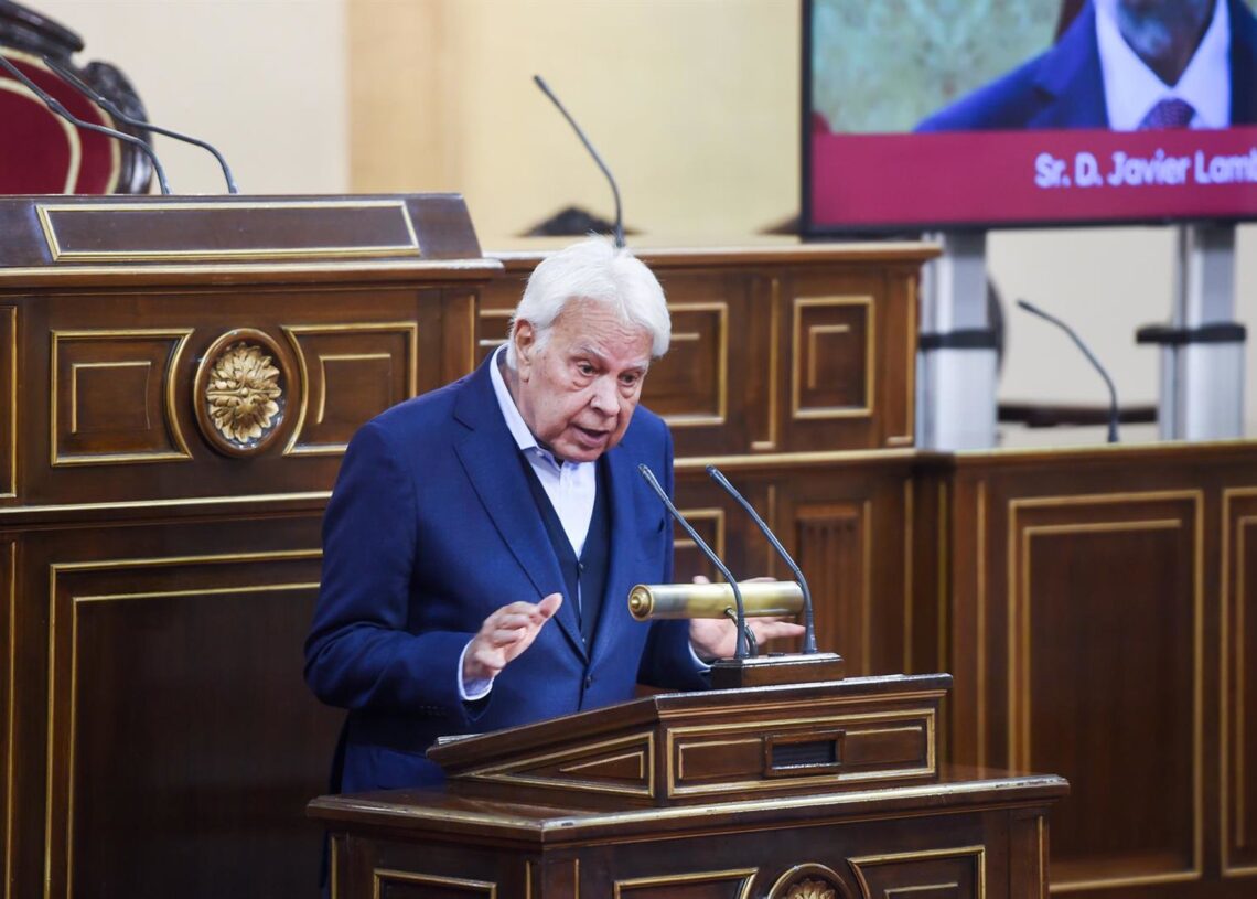 El expresidente del Gobierno, Felipe González, durante el acto homenaje a Javier Lambán, en el Senado, a 27 de noviembre de 2025, en Madrid (España). Gustavo Valiente - Europa Press