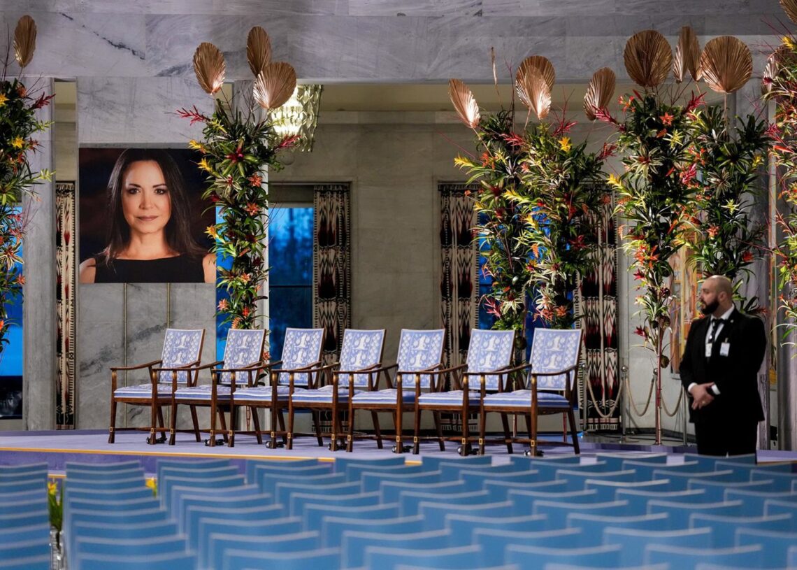 Imagen de la Premio Nobel de la Paz 2025, la opositora venezolana María Corina Machado, en el Ayuntamiento de Oslo antes de la ceremonia de entrega del galardónOle Berg-Rusten/NTB POOL/dpa