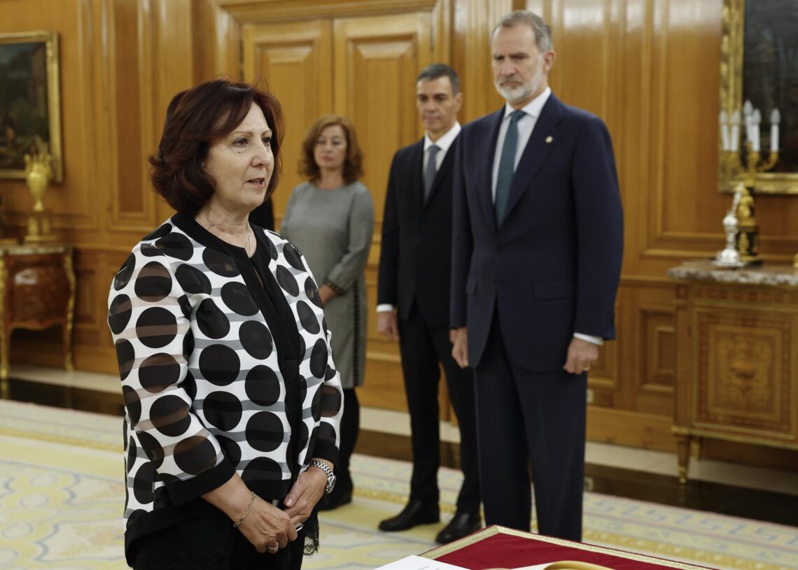 La nueva fiscal general del Estado, Teresa Peramato, promete su cargo ante el Rey Felipe VI, en el Palacio de la Zarzuela, a 10 de diciembre de 2025, en Madrid (España). Pool