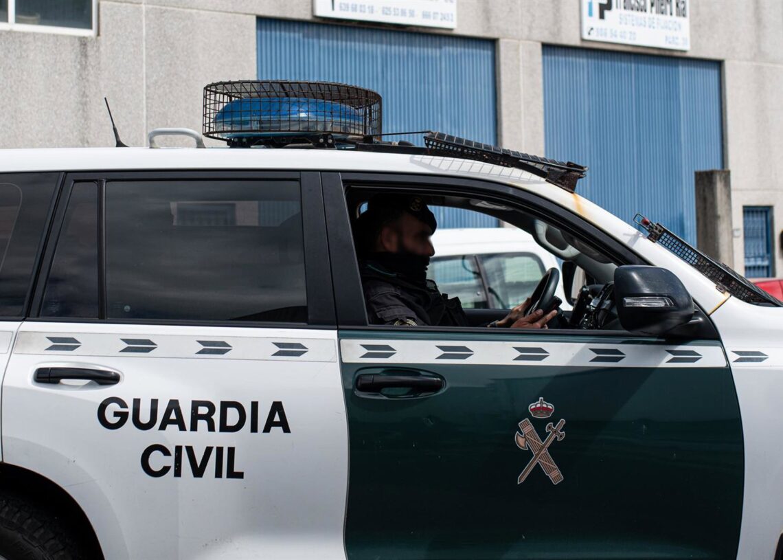 Archivo - Un coche de la Guardia Civil en el Polígono de Sete Pías, a 30 de abril de 2024, en Barrantes, Ribadumia, Pontevedra, Galicia (España). (ARCHIVO)Elena Fernández - Europa Press - Archivo
