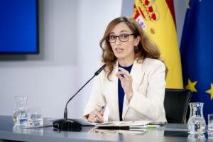 Mónica García reclama “no dejar fuera” las mejoras del último borrador del Estatuto Marco