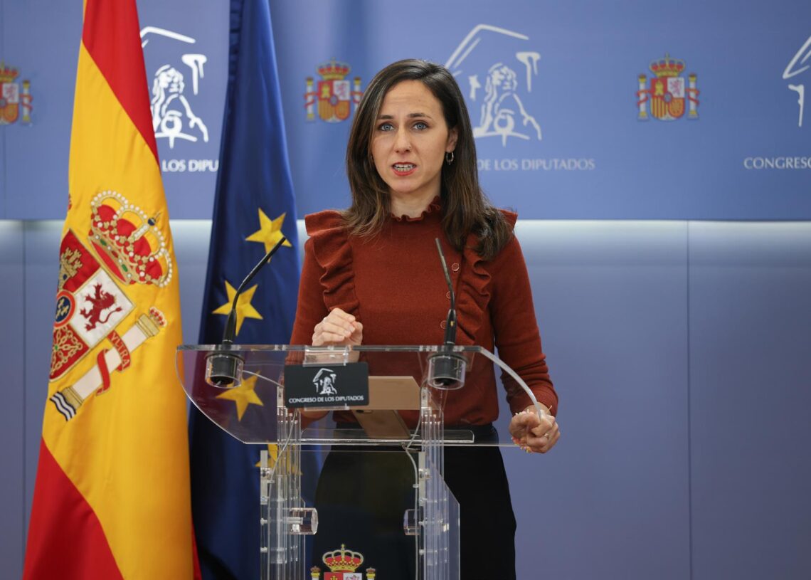 La portavoz de Podemos en el Congreso, Ione Belarra, durante una rueda de prensa en el Congreso de los Diputados, a 2 de diciembre de 2025, en Madrid (España).Alejandro Martínez Vélez - Europa Press
