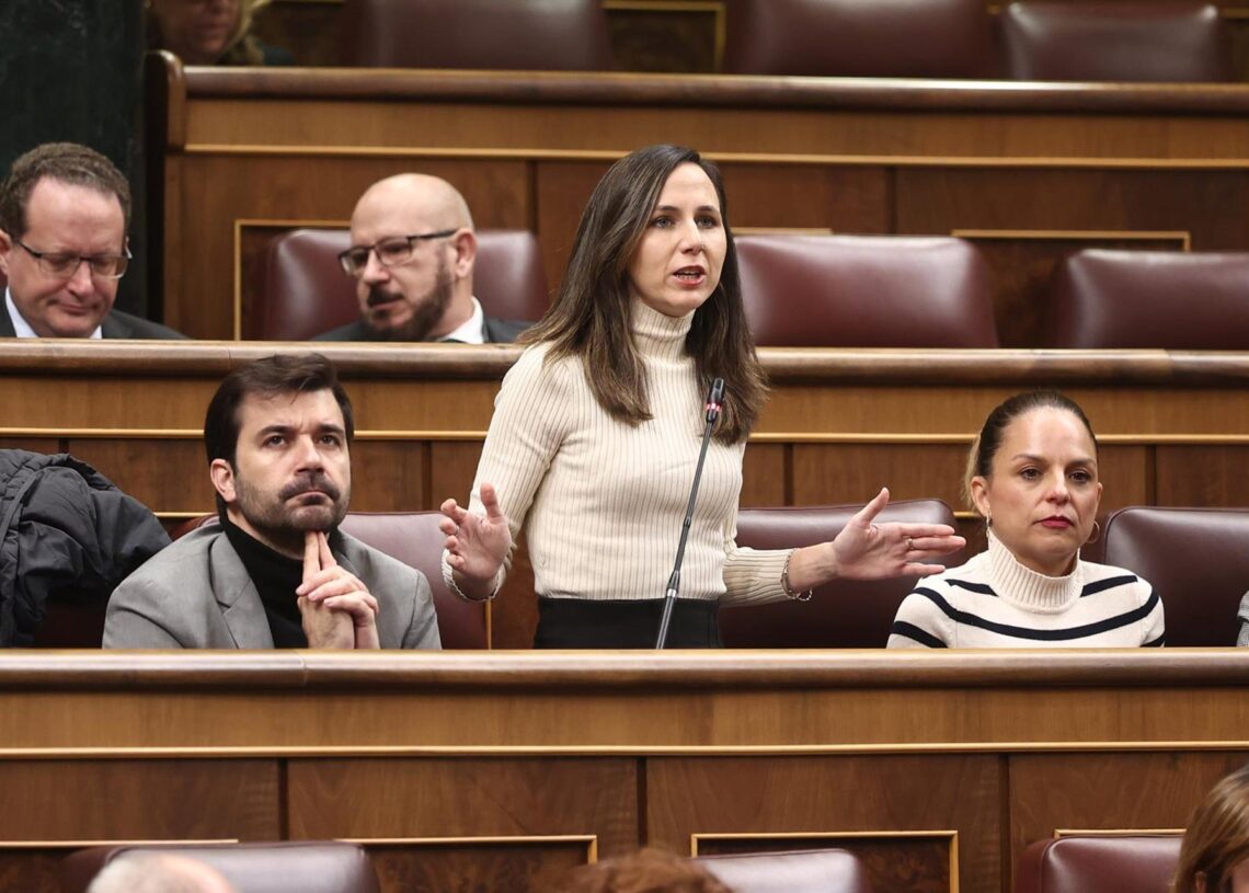 La secretaria general de Podemos, Ione Belarra, interviene durante una sesión de control al Gobierno, en el Congreso de los Diputados, a 10 de diciembre de 2025, en Madrid (España).Eduardo Parra - Europa Press