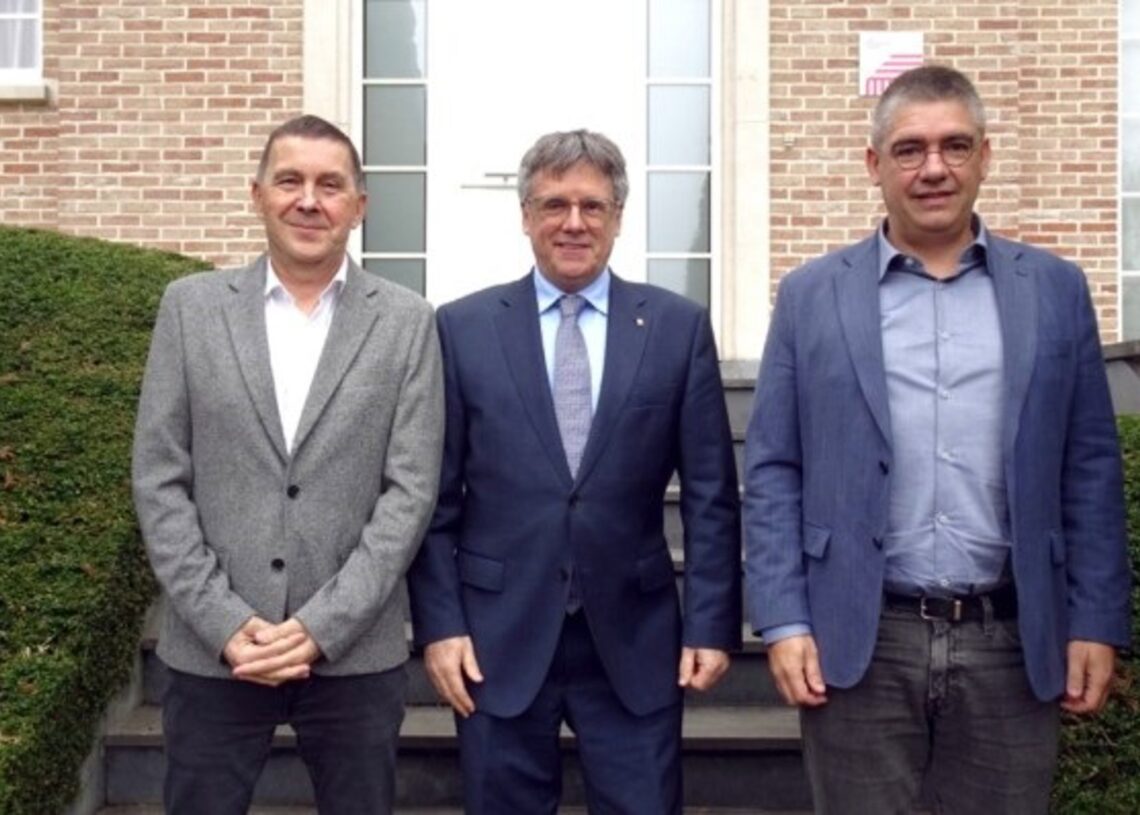 Arnaldo Otegi visita a Carles Puigdemont en Waterloo el 11 de diciembre de 2025EH BILDU