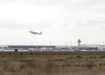 Archivo - Un avión despega en el aeropuerto de Palma, a 8 de noviembre de 2021, en Palma de Mallorca, Mallorca, Islas Baleares (España). Isaac Buj - Europa Press - Archivo