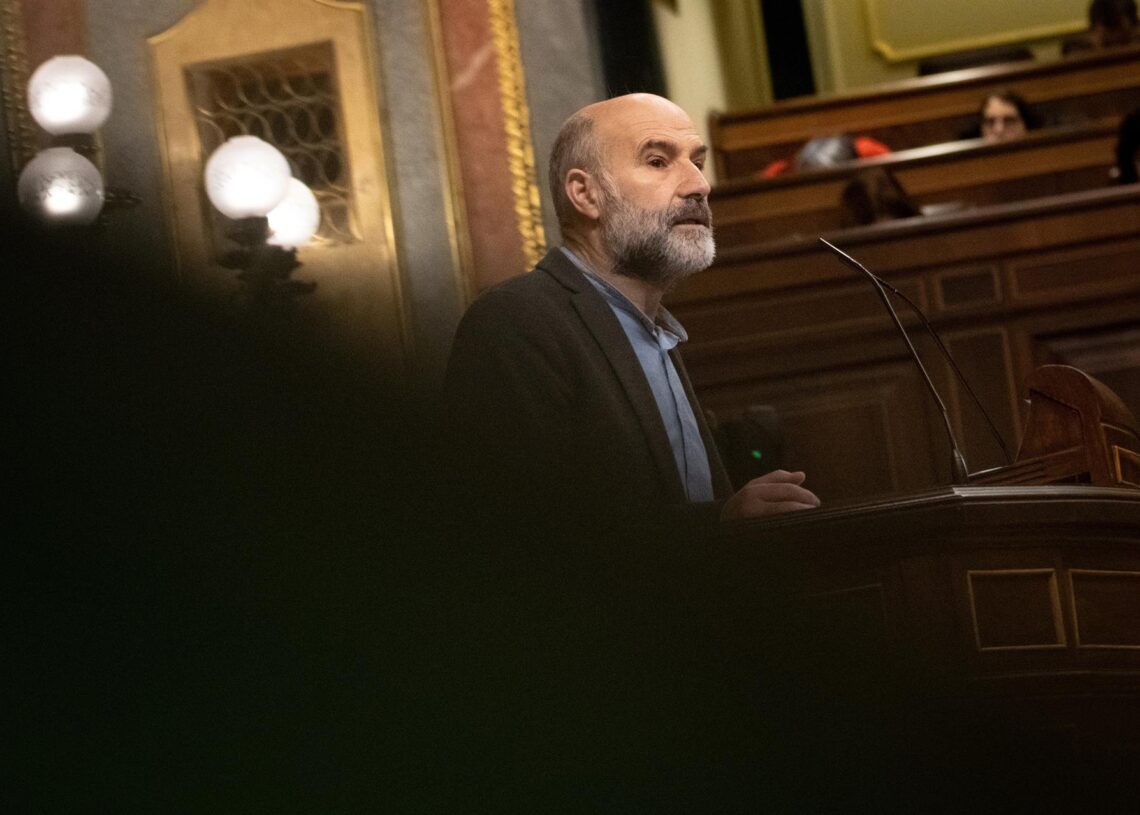 El diputado del BNG, Néstor Rego, durante una sesión plenaria en el Congreso, a 11 de diciembre de 2025, en Madrid (España). Fernando Sánchez - Europa Press