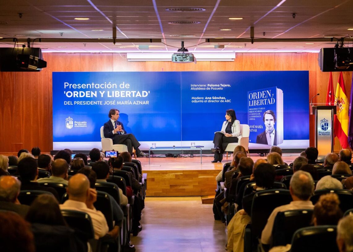 El expresidente José María Aznar y la alcaldesa de Pozuelo, Paloma TejeroAYUNTAMIENTO DE POZUELO DE ALARCÓN