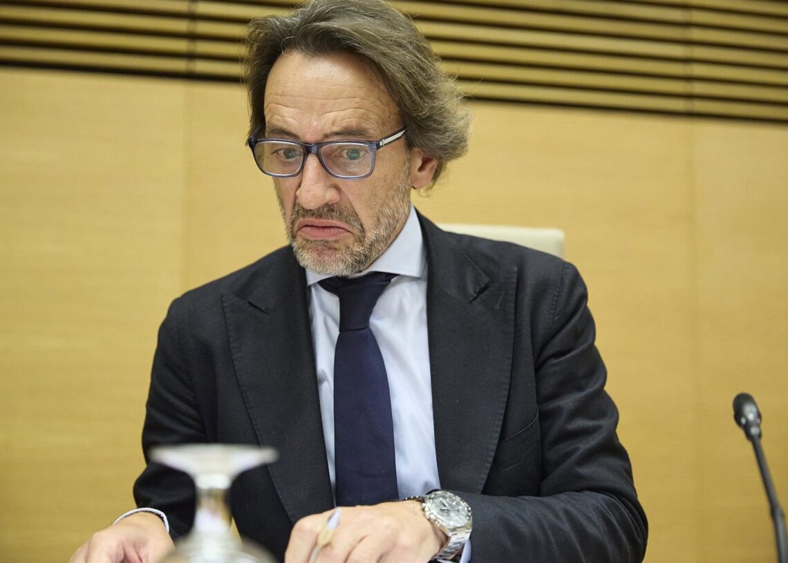 El ex secretario autonómico del Gabinete del President y Comunicación con Mazón, José Manuel Cuenca, en su comparecencia en la comisión por la dana, en el Congreso de los Diputados, a 1 de diciembre de 2025, en Madrid (España). Jesús Hellín - Europa Press