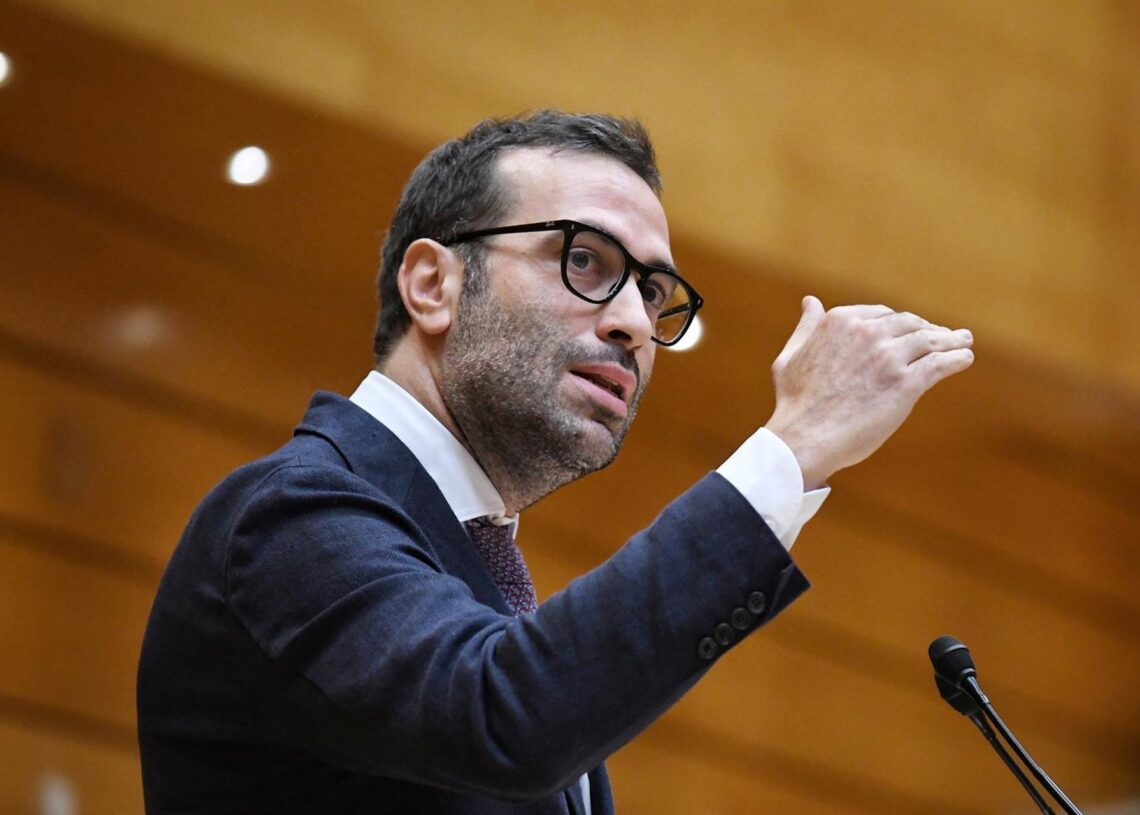 Archivo - El ministro de Economía, Comercio y Empresa, Carlos Cuerpo, interviene durante una sesión de control al Gobierno en la Cámara Alta, a 21 de octubre de 2022, en Madrid (España).Fernando Sánchez - Europa Press - Archivo