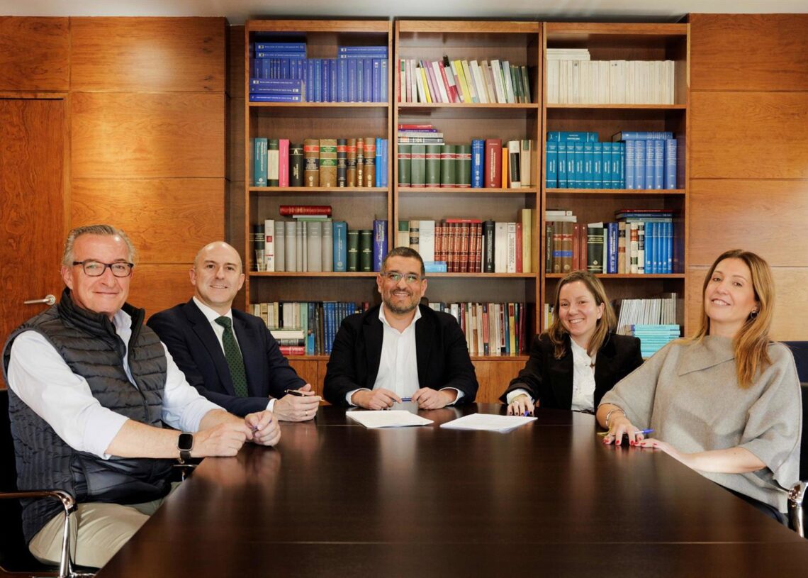 Archivo - Firma del acuerdo entre Indra y FylaINDRA - Archivo