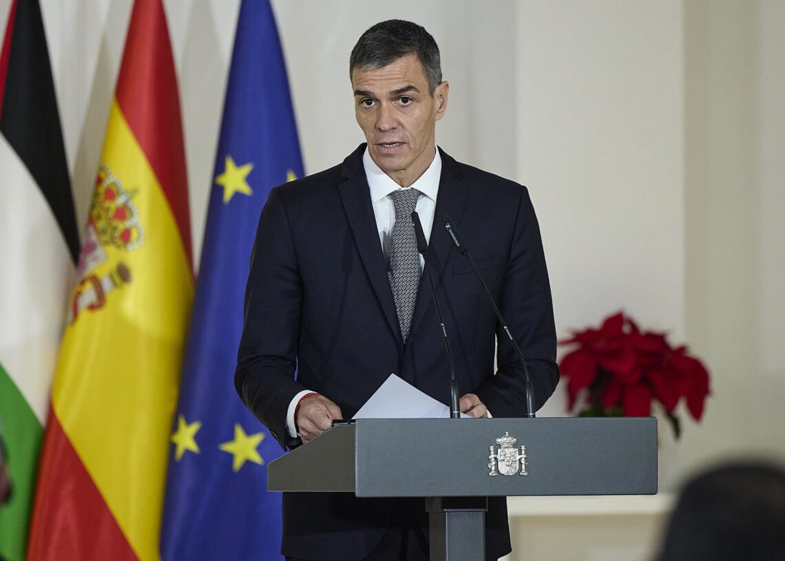 El presidente del Gobierno, Pedro Sánchez, ante los medios de comunicación Jesús Hellín - Europa Press