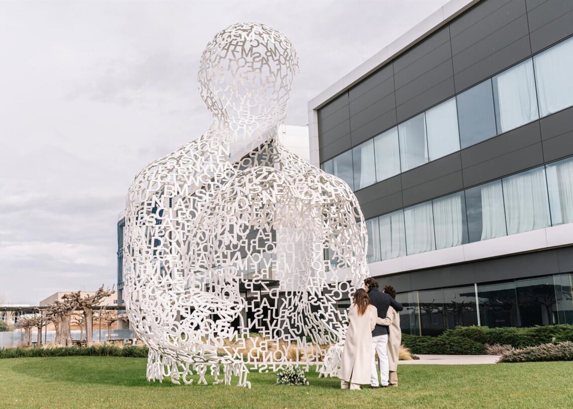 Los hijos de Isak Andic, fundador de Mango, le rinden homenaje y evocan su visión empresarial un año después de su fallecimientoMANGO