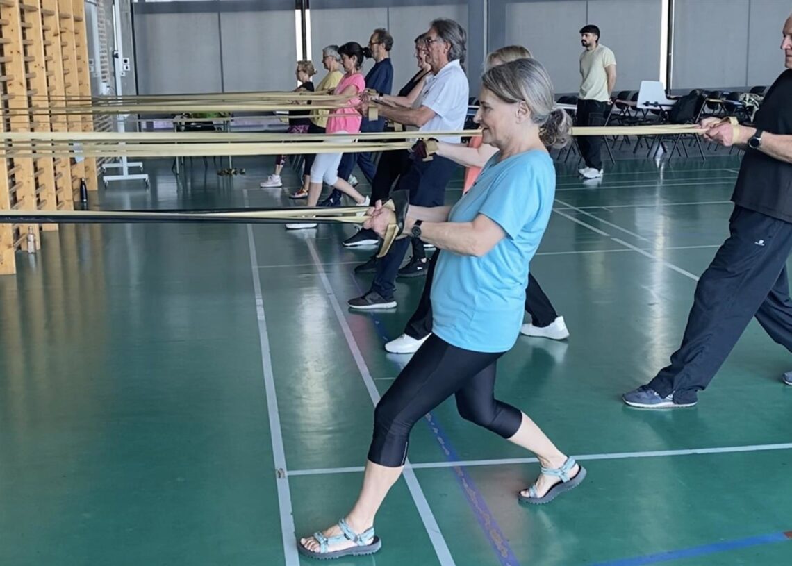 Un grupo de personas mayores participa en el ensayoUV