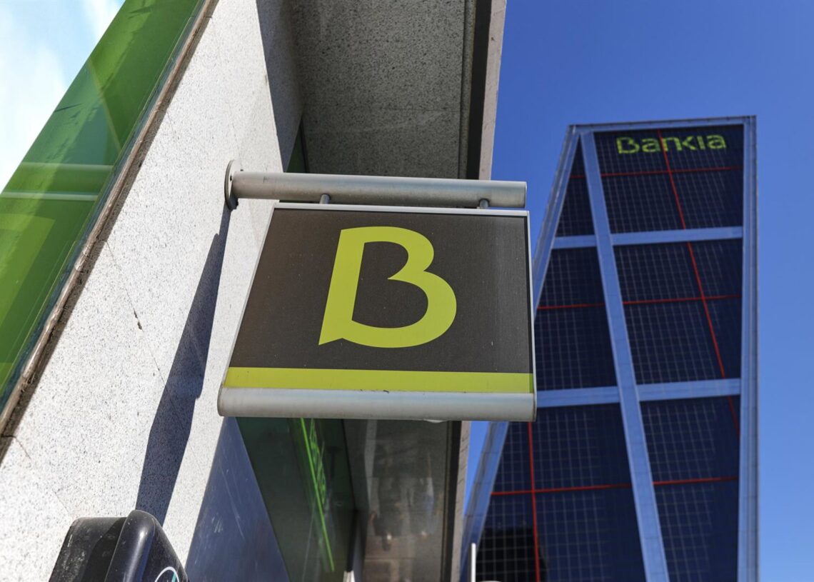 Archivo - Oficina de Bankia y su sede en la torre Kio de Madrid.Jesús Hellín - Europa Press - Archivo