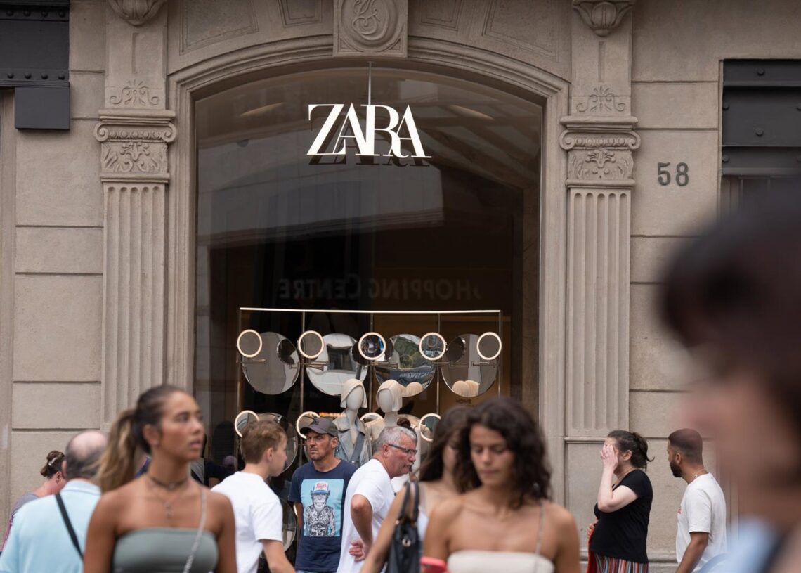 Archivo - Una tienda de la franquicia Zara en Barcelona, a 7 de agosto de 2023, en Barcelona, Catalunya (España). David Zorrakino - Europa Press - Archivo