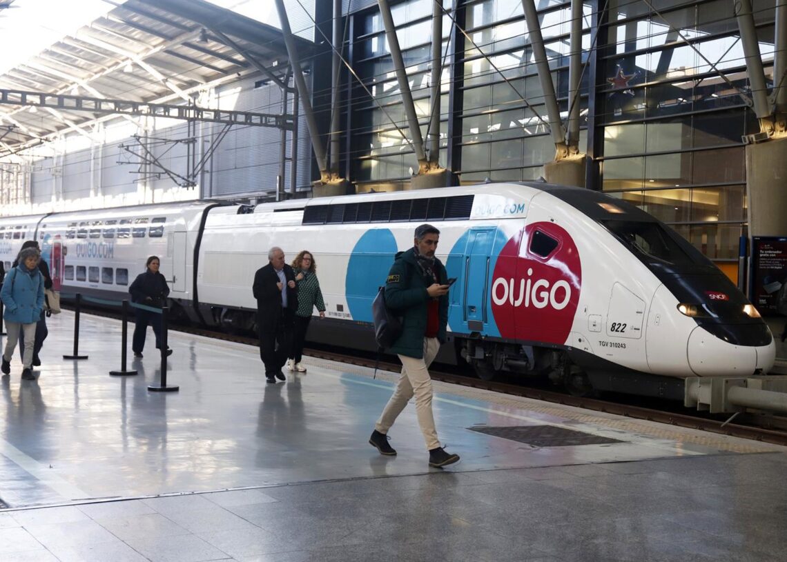 Archivo - El nuevo tren de alta velocidad Ouigo a su llegada a la estación María ZambranoÁlex Zea - Europa Press - Archivo