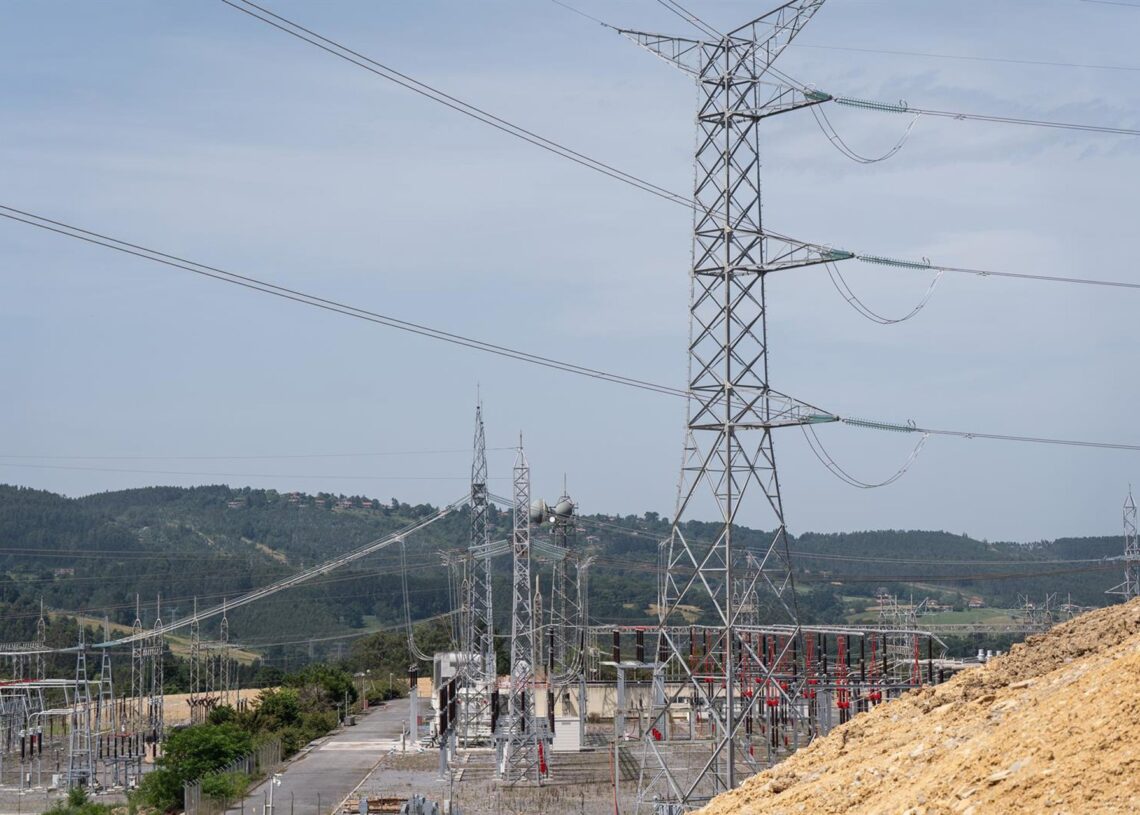 Archivo - Subestación eléctricIñaki Berasaluce - Europa Press - Archivo