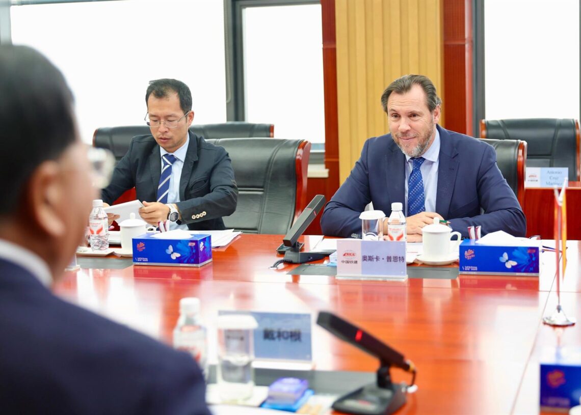 El ministro de Transportes, Óscar Puente, en su visita a ChinaMINISTERIO DE TRANSPORTES