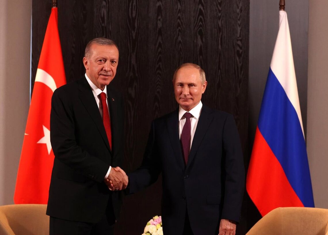 Archivo - El presidente de Turquía, Recep Tayyip Erdogan (i), en un encuentro con su homólogo de Rusia, Vladimir Putin (d).-/Kremlin/dpa - Archivo