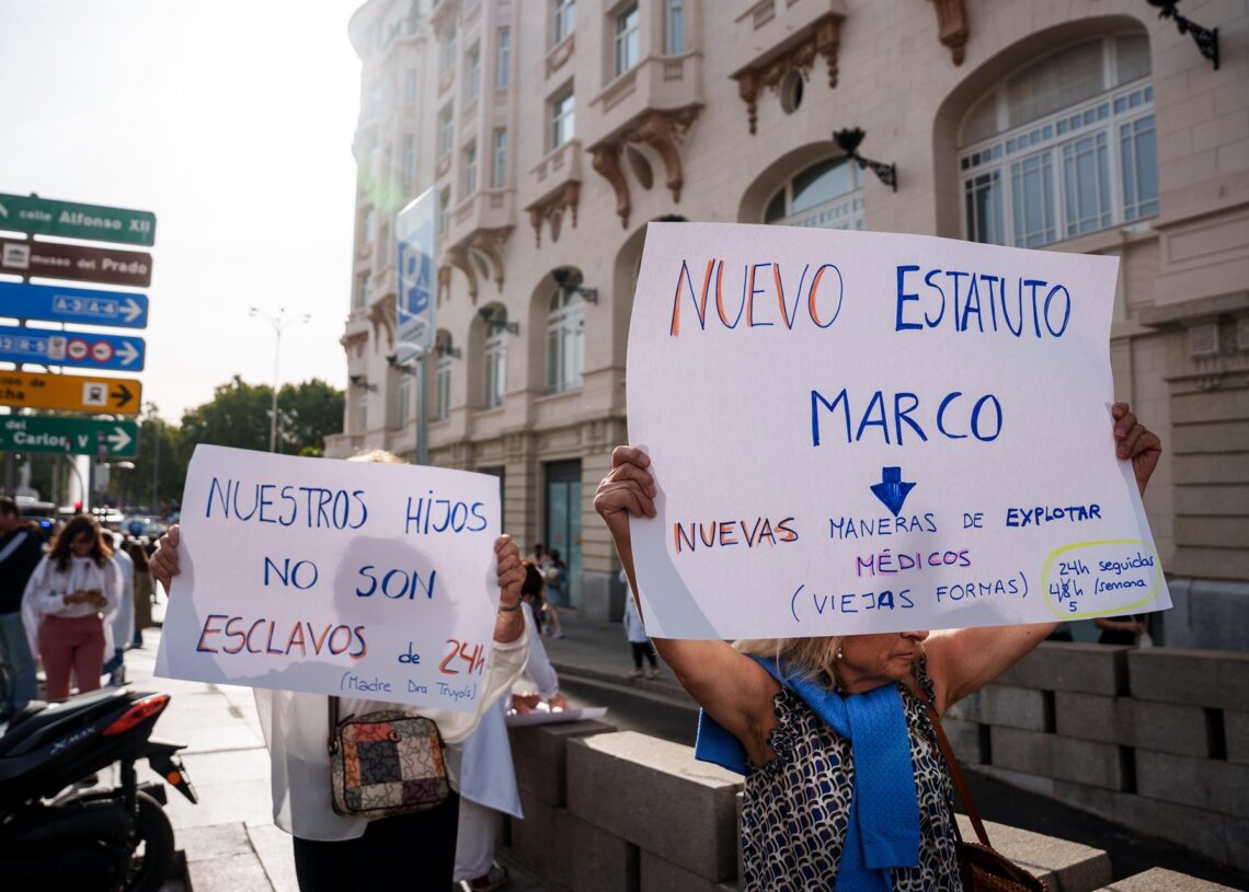 Archivo - Imagen de archivo de profesionales sanitarios en contra del Estatuto Marco.Matias Chiofalo - Europa Press - Archivo