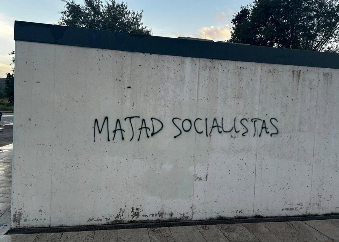 Archivo - El PSPV denuncia una pintada en Ontinyent con la frase: "Matad socialistas"PSPV ONTINYENT - Archivo