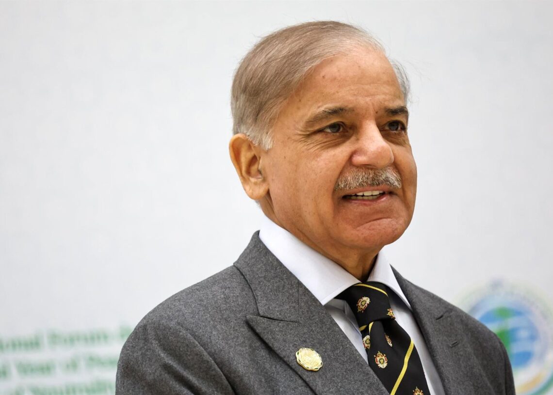 El primer ministro de Pakistán, Shehbaz Sharif, durante un foro internacional en TurkmenistánEuropa Press/Contacto/Alexander Kazakov