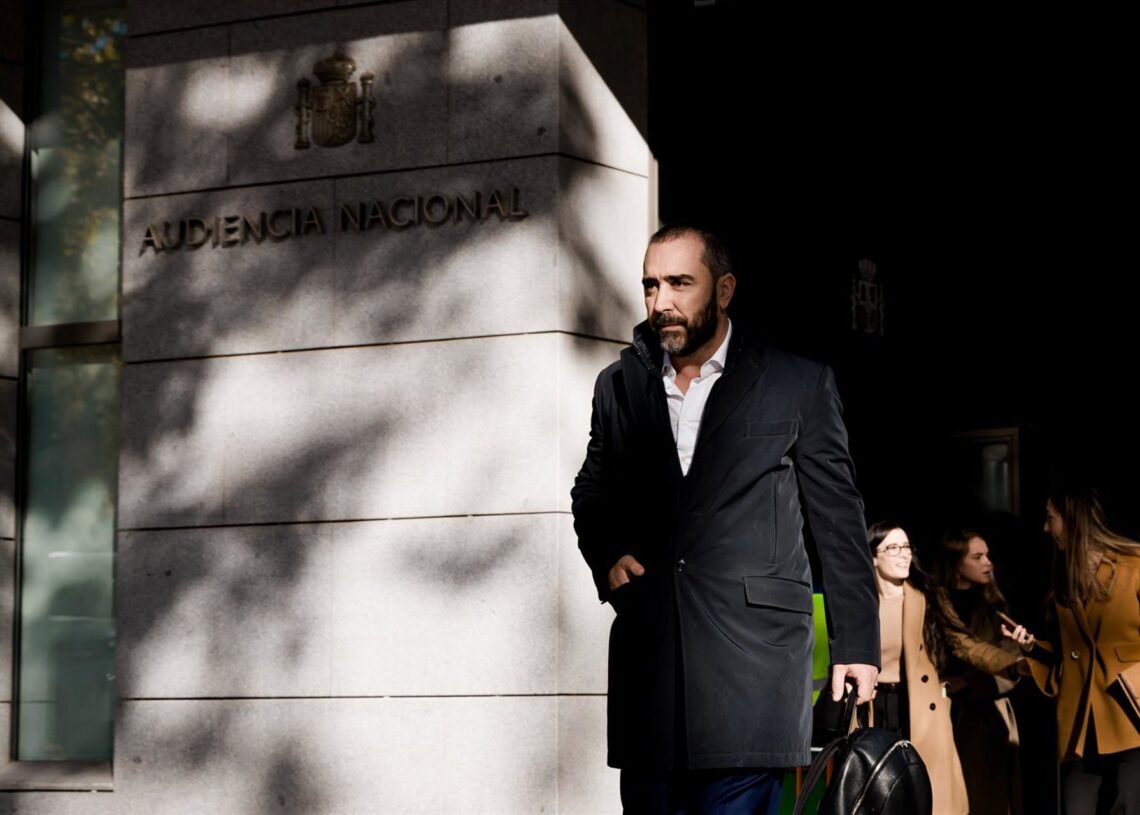 El empresario Víctor de Aldama a su llegada al interrogatorio del juez instructor del 'caso Koldo', en la Audiencia Nacional, a 27 de noviembre de 2025, en Madrid (España).Carlos Luján - Europa Press