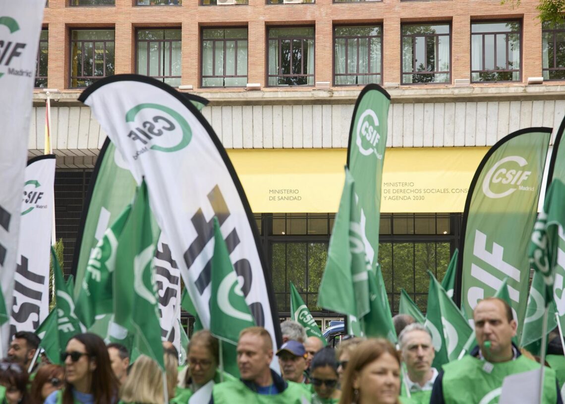 Archivo - Imagen de recurso de una concentración de CSIF ante la sede del Ministerio de Sanidad.Jesús Hellín - Europa Press - Archivo