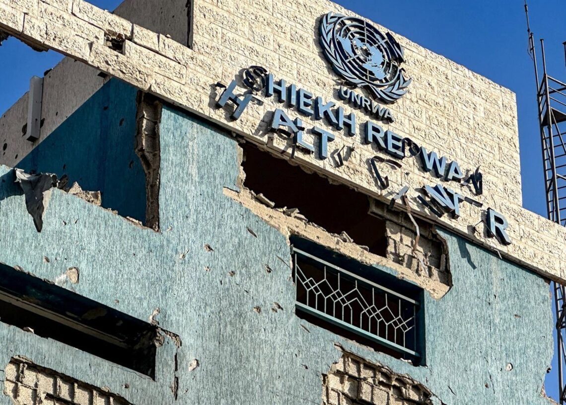 Archivo - Vista de un edificio de la UNRWA tras ataques israelíes en la Franja de GazaEuropa Press/Contacto/Khasan Alzaanin - Archivo