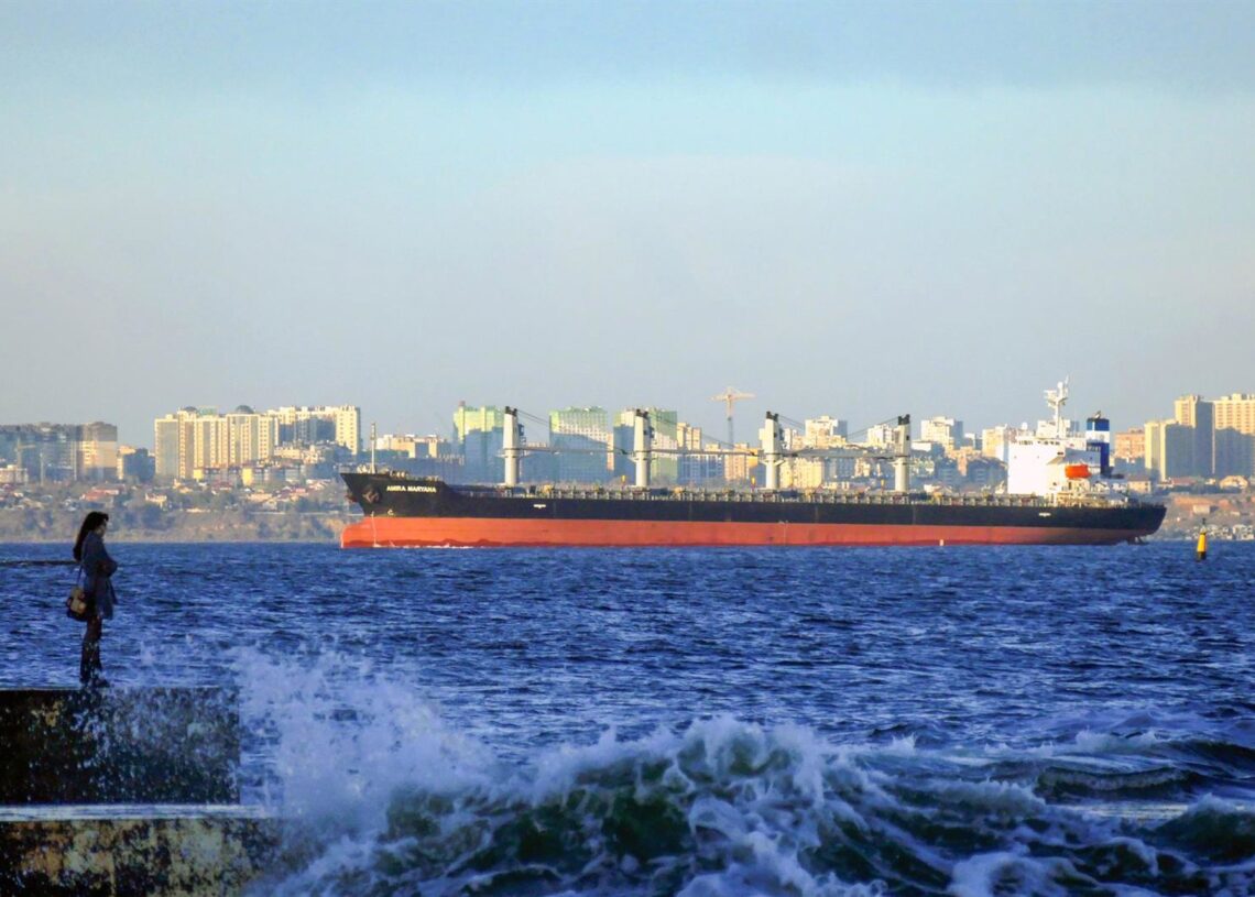 Archivo - Un buque en el puerto ucraniano de Odesa-/Ukrinform/dpa - Archivo