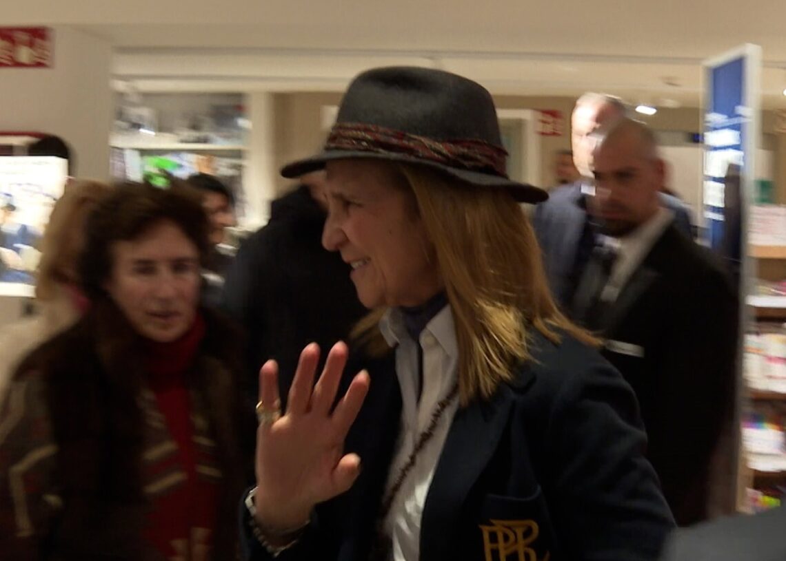 La Infanta Elena acude a la firma de las memorias de su padre, el Rey Juan Carlos I.EUROPA PRESS