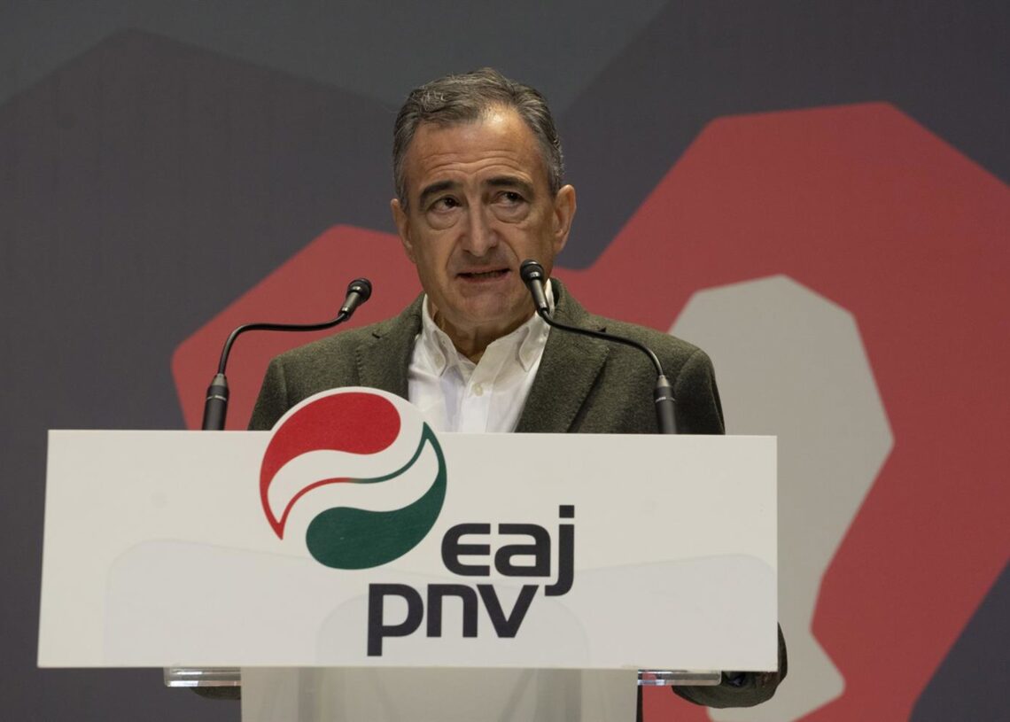 Archivo - El presidente del PNV, Aitor Esteban, en su intervención en la IX Asamblea General del PNV en Vitoria.IÑAKI BERASALUCE - EUROPA PRESS - Archivo