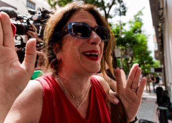 Archivo - La exconcejal y exmilitante socialista Leire Díez a su llegada a la sede del PSOE en Ferraz, a 3 de junio de 2025, en Madrid (España).Carlos Luján - Europa Press - Archivo