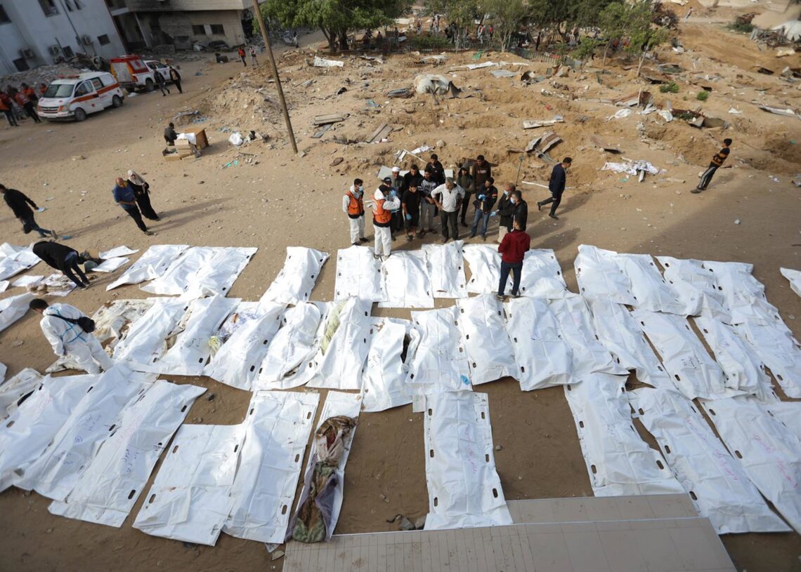 Cadáveres cerca del Hospital de Al Shifa, en la Franja de GazaEuropa Press/Contacto/Omar Ashtawy