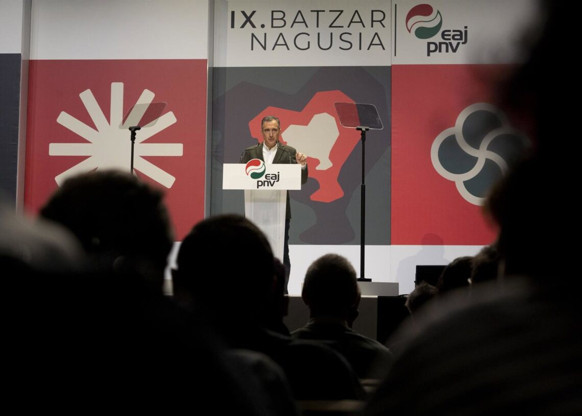 Archivo - El presidente del PNV, Aitor Esteban, en la la IX Asamblea General del PNV en Vitoria.IÑAKI BERASALUCE - EUROPA PRESS - Archivo