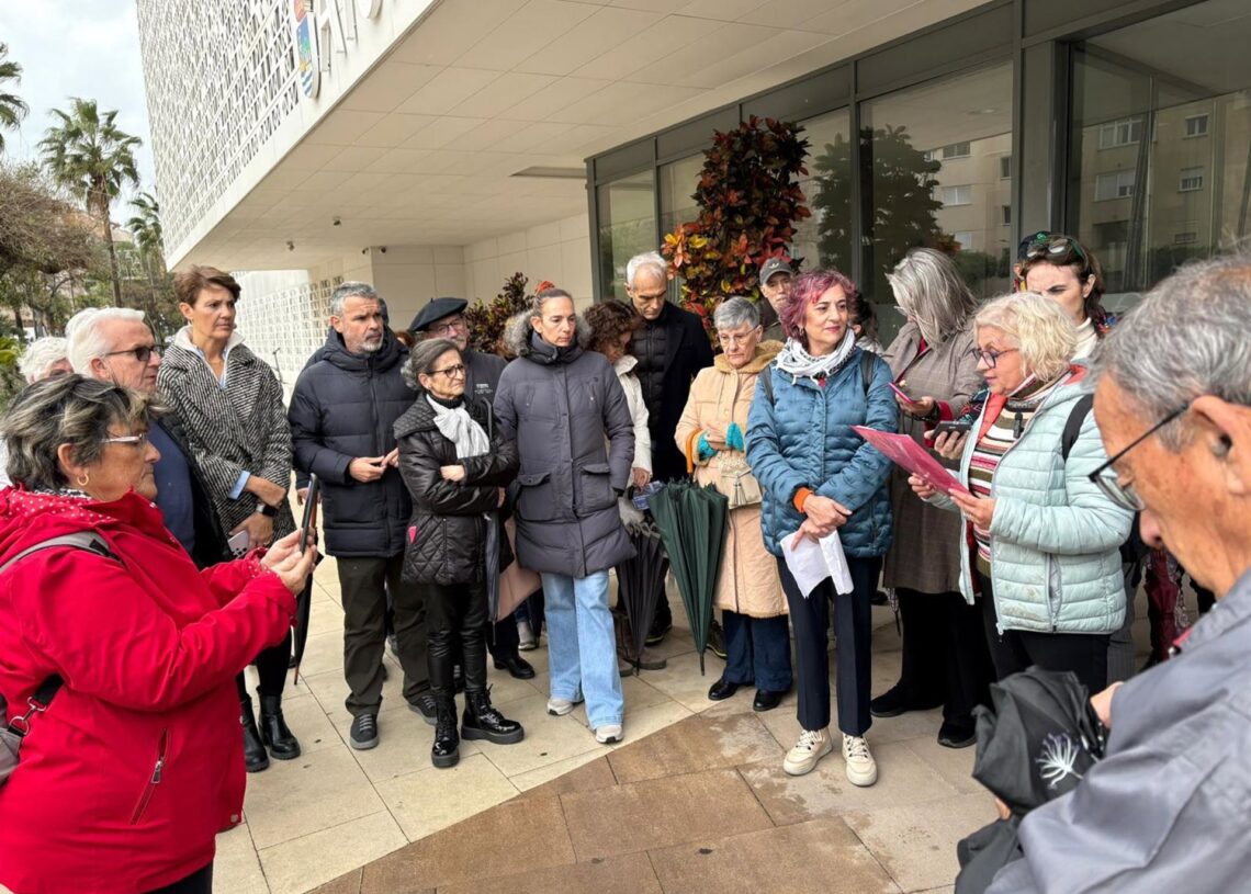 El secretario de Organización del PSOE de Málaga, José Bernal, ha exigido al presidente de la Junta de Andalucía y del PP andaluz, Juanma Moreno, "que actúe ante los escándalos judiciales que afectan al alcalde del PP en Estepona".PSOE