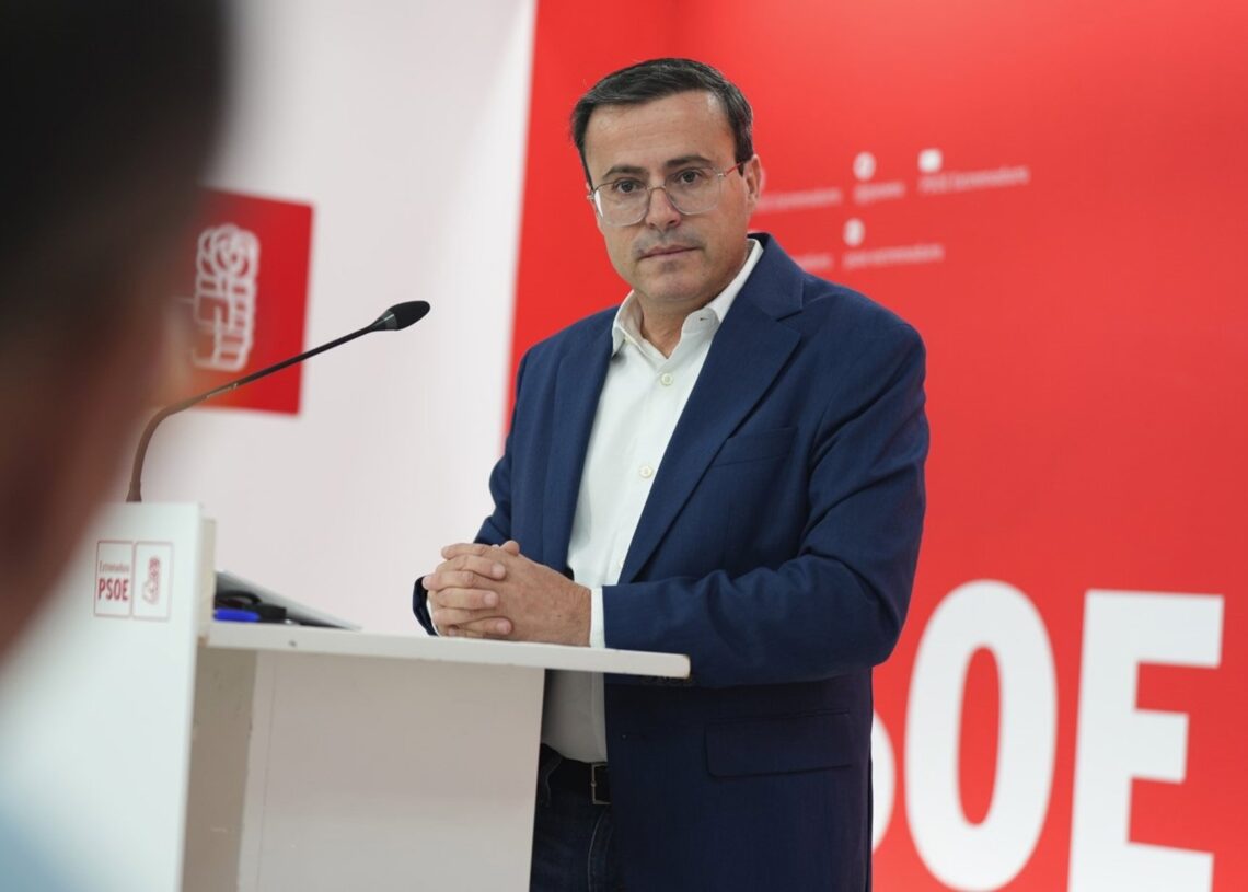 Archivo - El secretario general del PSOE de Extremadura, Miguel Ángel Gallardo, en rueda de prensa en Mérida. Imagen de archivoPSOE DE EXTREMADURA - Archivo