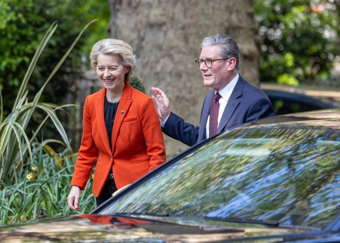 Archivo - El primer ministro de Reino Unido, Keir Starmer, y la presidenta de la Comisión Europea, Ursula von der Leyen.Europa Press/Contacto/Phil Lewis - Archivo