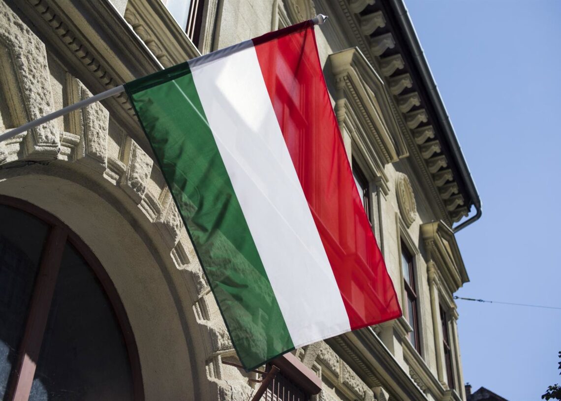 Archivo - Bandera de Hungría.Europa Press/Contacto/Attila Husejnow - Archivo