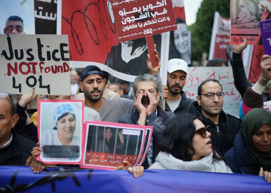 Manifestantes recorren el centro de Túnez reclamando libertades civiles y protestando contra las restricciones a las libertades políticas y públicasEuropa Press/Contacto/Hasan Mrad