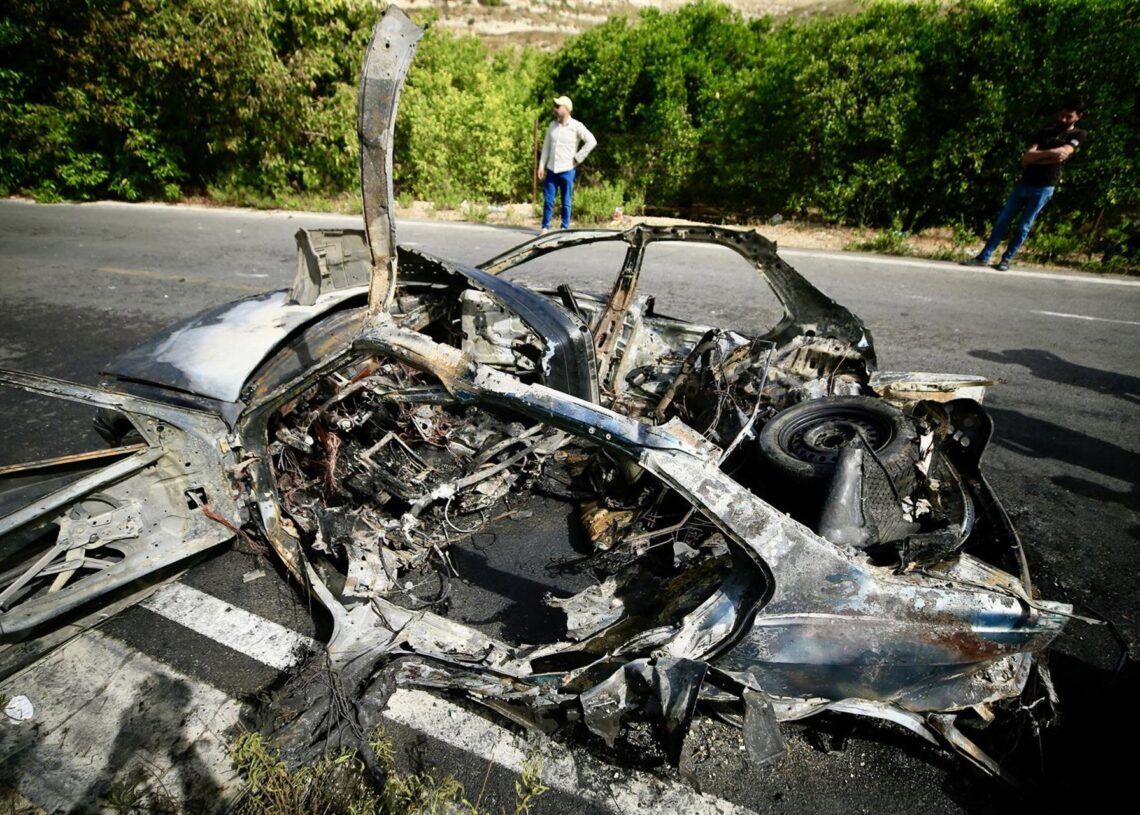 Archivo - Un coche destruido en un ataque israelí en Líbano (archivo)Europa Press/Contacto/Ali Hashisho - Archivo