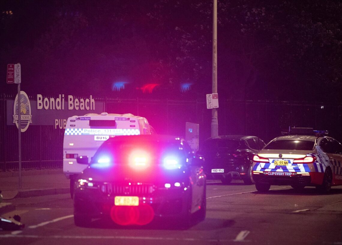Policía en la playa de Bondi, en Sídney (Australia)Ma Ping / Xinhua News / ContactoPhoto
