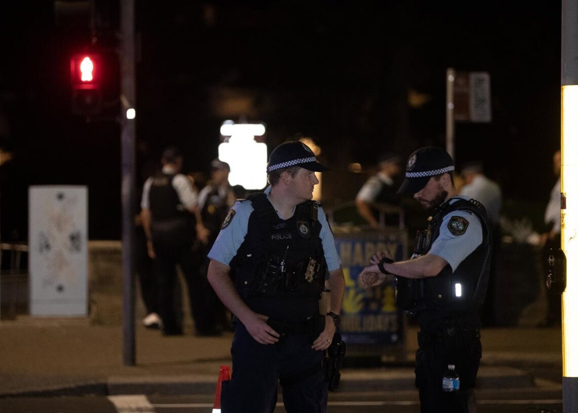Agentes de Policía cerca del lugar del tiroteo en la playa de Bondi, en la ciudad australiana de SídneyEuropa Press/Contacto/Ma Ping