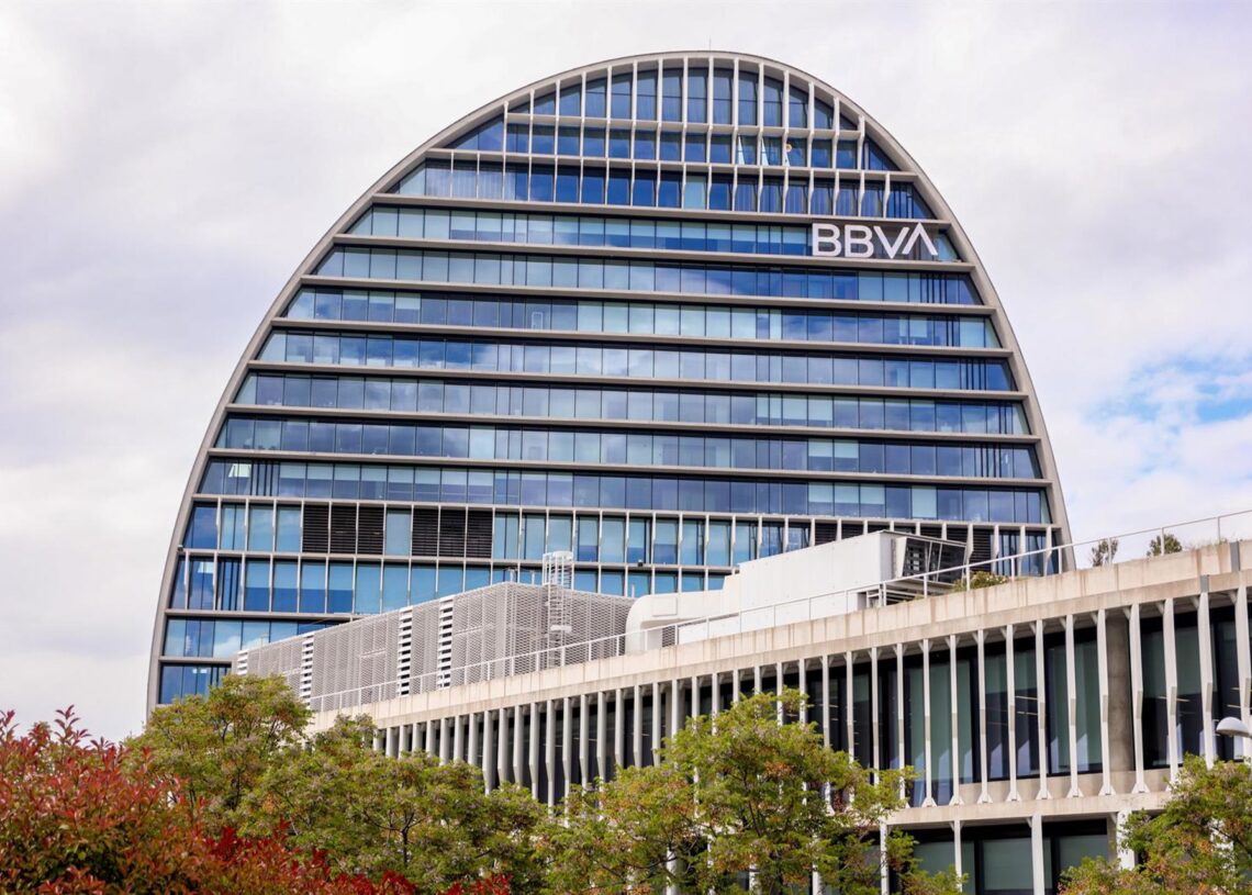 Archivo - Fachada de la sede de BBVA, a 26 de septiembre de 2024, en Madrid (España). Ricardo Rubio - Europa Press - Archivo