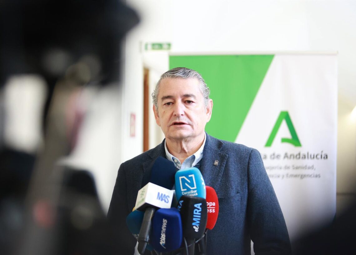 El consejero de Sanidad, Presidencia y Emergencias de la Junta de Andalucía, Antonio Sanz, atiende a los medios para analizar la actualidad política, el encuentro tiene lugar en el Palacio de San Telmo, sede del Gobierno andaluz, A 15 de diciembre de 2025Rocío Ruz - Europa Press