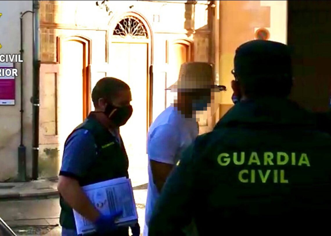 Archivo - Nacho Vidal detenido en una operaciónGUARDIA CIVIL - Archivo